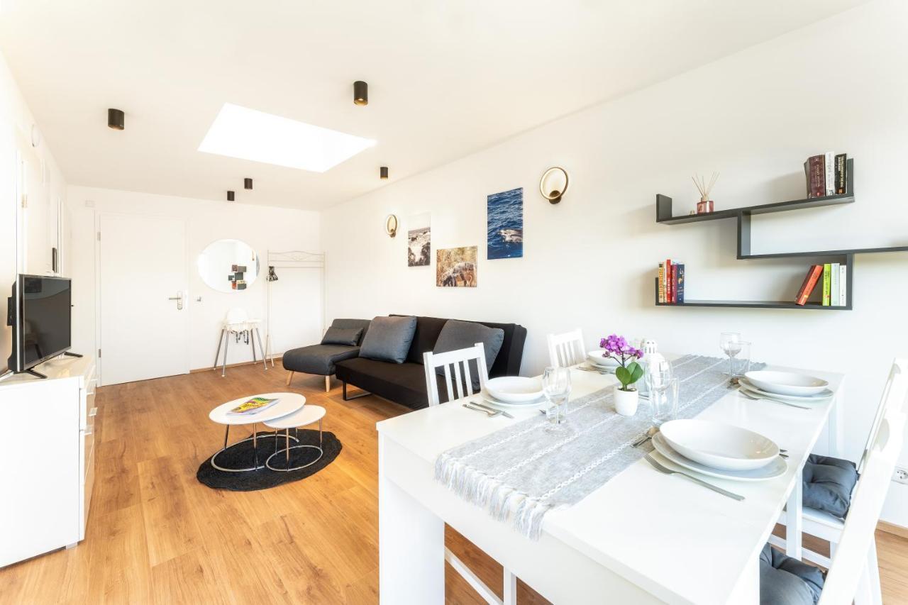Gemuetliches Und Lichtdurchflutetes Penthouse Mit Sternenhimmelblick, Boxspringbett Und Terrasse - Gute Anbindung An Die Innenstadt Kassel Luaran gambar