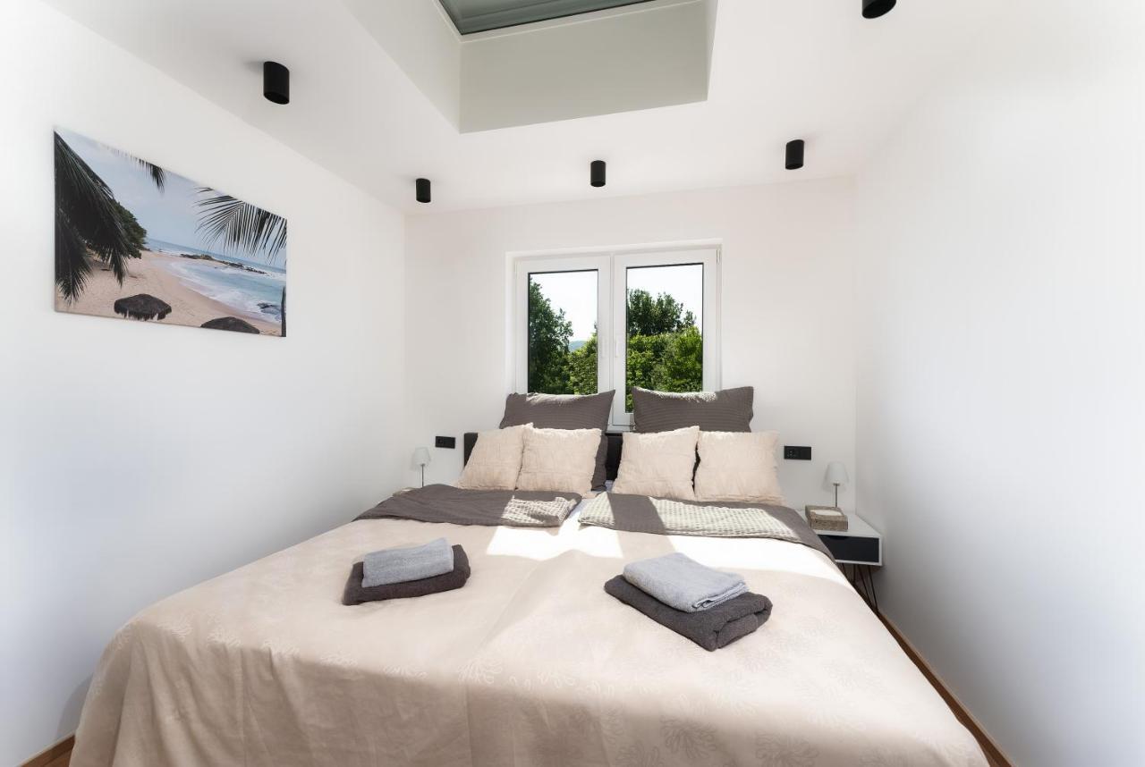 Gemuetliches Und Lichtdurchflutetes Penthouse Mit Sternenhimmelblick, Boxspringbett Und Terrasse - Gute Anbindung An Die Innenstadt Kassel Luaran gambar