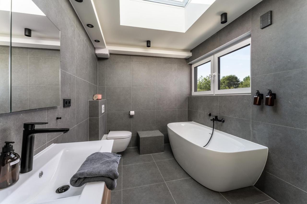 Gemuetliches Und Lichtdurchflutetes Penthouse Mit Sternenhimmelblick, Boxspringbett Und Terrasse - Gute Anbindung An Die Innenstadt Kassel Luaran gambar